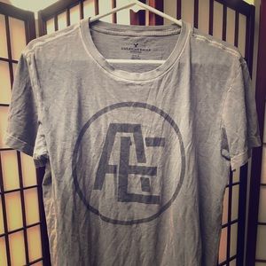 Men’s American Eagle short sleeve T-shirt.